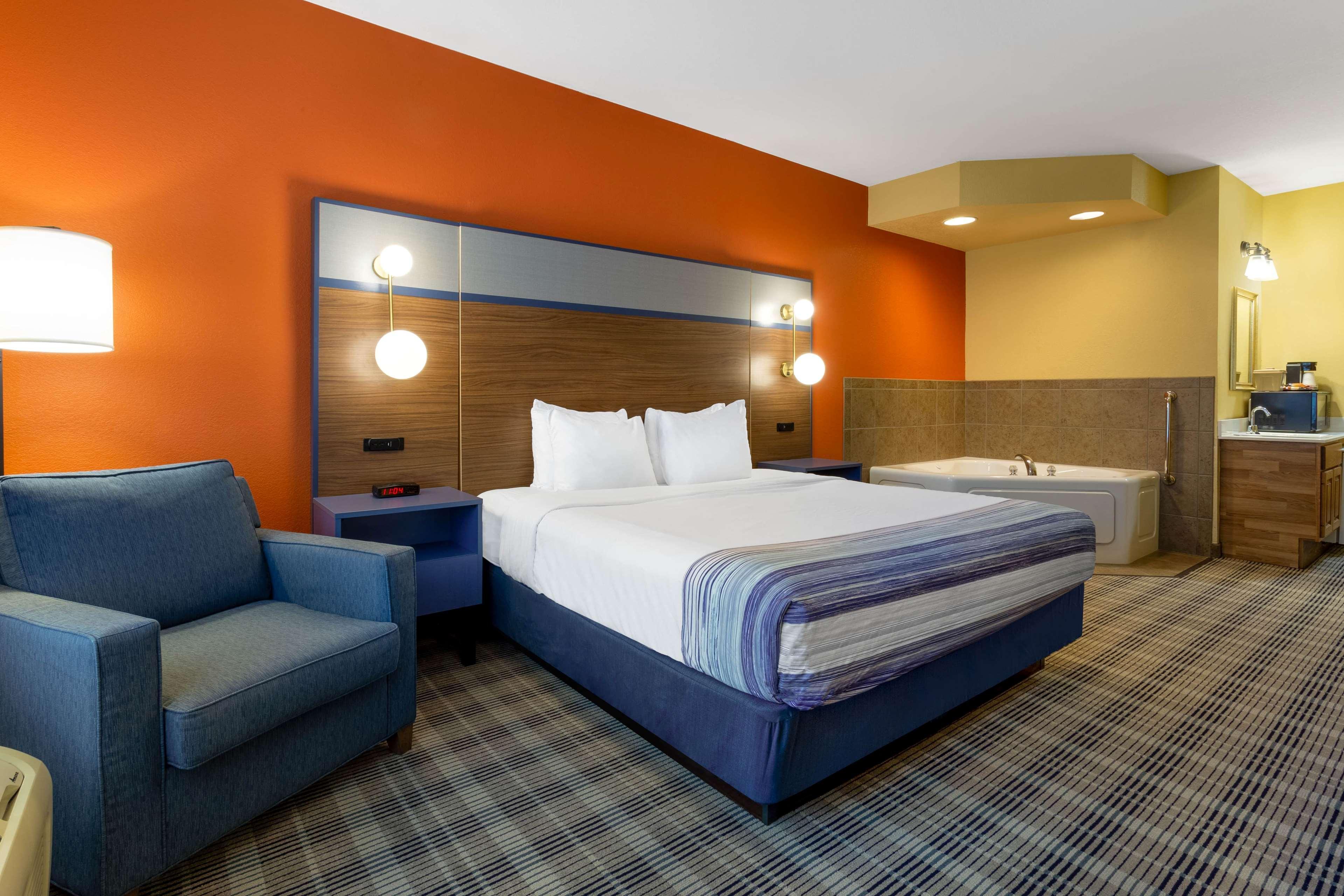 Americinn By Wyndham Fulton Clinton Екстер'єр фото