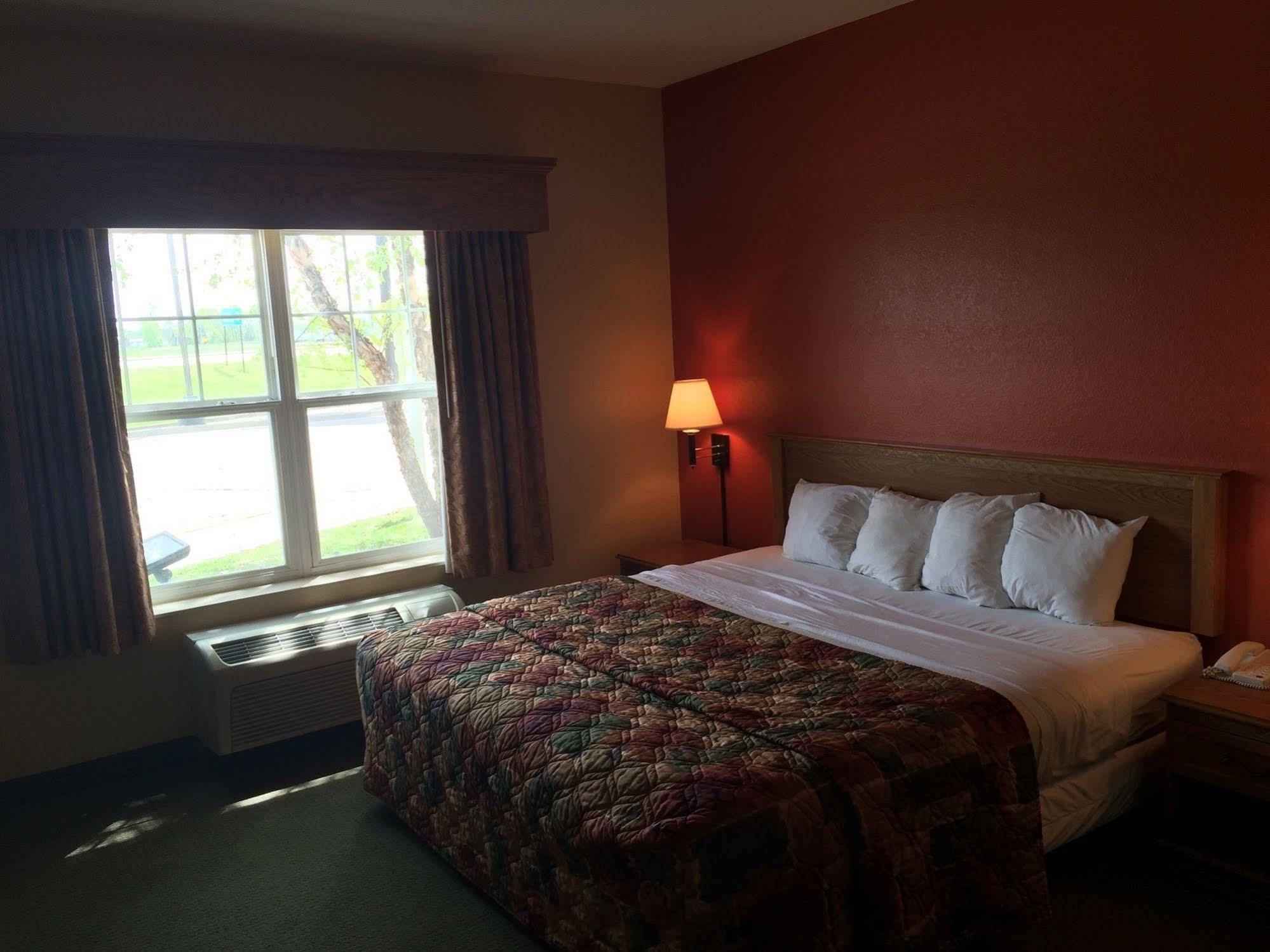 Americinn By Wyndham Fulton Clinton Екстер'єр фото